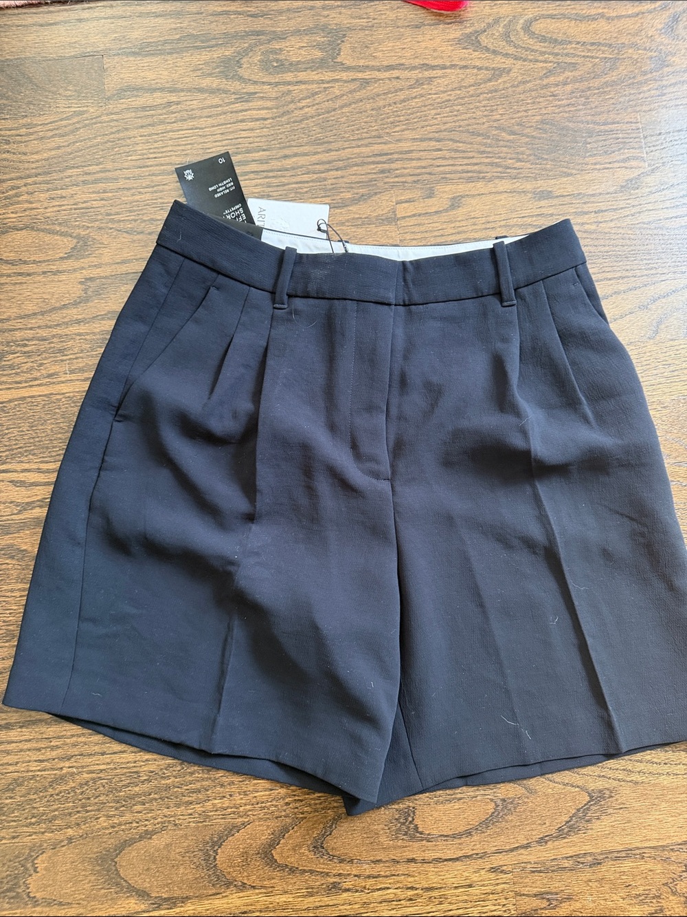 Women's Aritzia Effortless Long Short Tailored Pleat Front Shorts - Crepette
